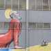 Rientriamo verso il centro cittadino. Su una palazzina del lungomare notiamo "#eastwest", il murales realizzato da Maupal che raffigura San Nicola in una posizione a noi ora familiare: quella del cobra